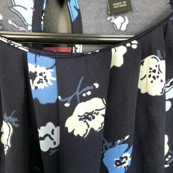 Ann Taylor Factory Cinched puff long sleeve, pleated round neck,keyhole back - Picture 7 of 7